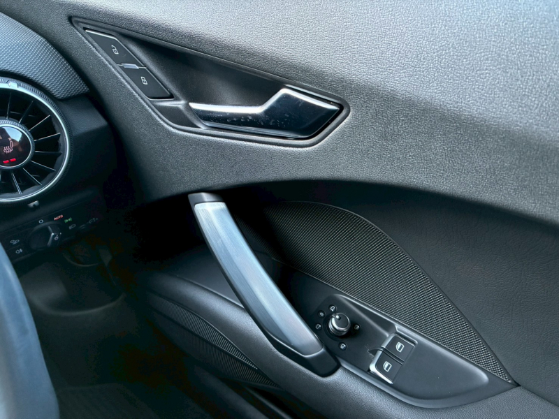 アウディ TTS 中古車