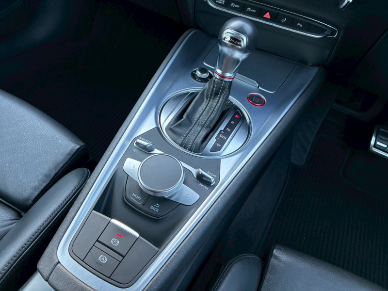 アウディ TTS 中古車