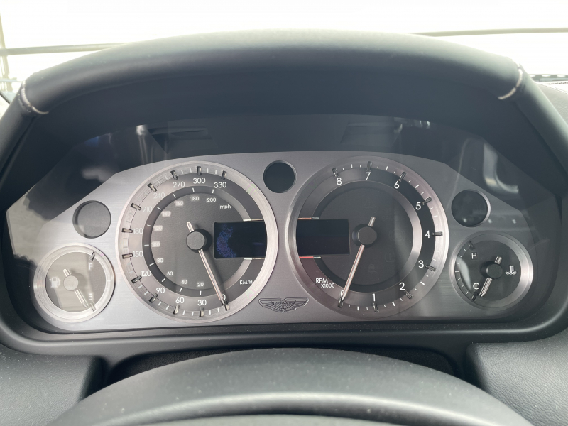 アストンマーティン V8 ヴァンテージ 中古車