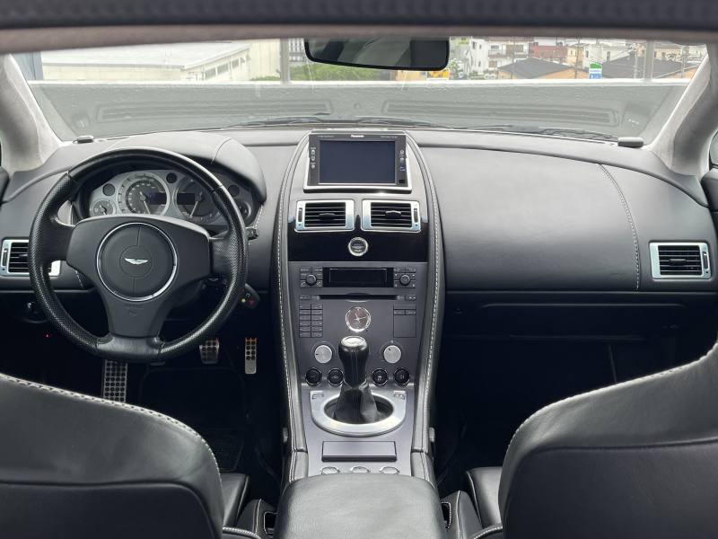 アストンマーティン V8 ヴァンテージ 中古車