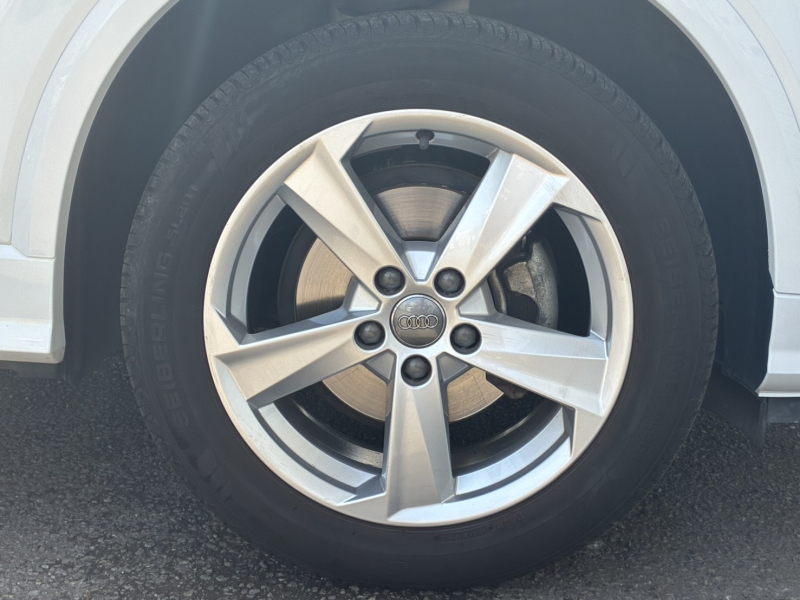 アウディ Q2 中古車