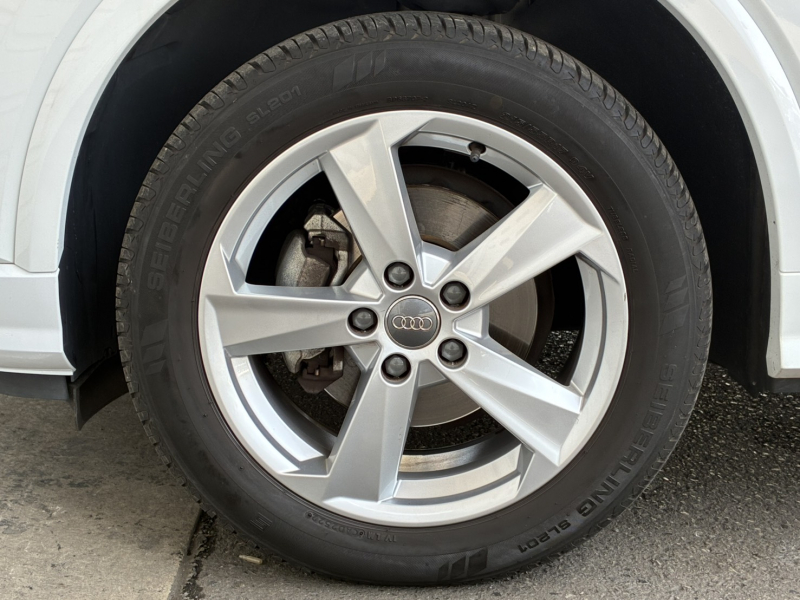 アウディ Q2 中古車