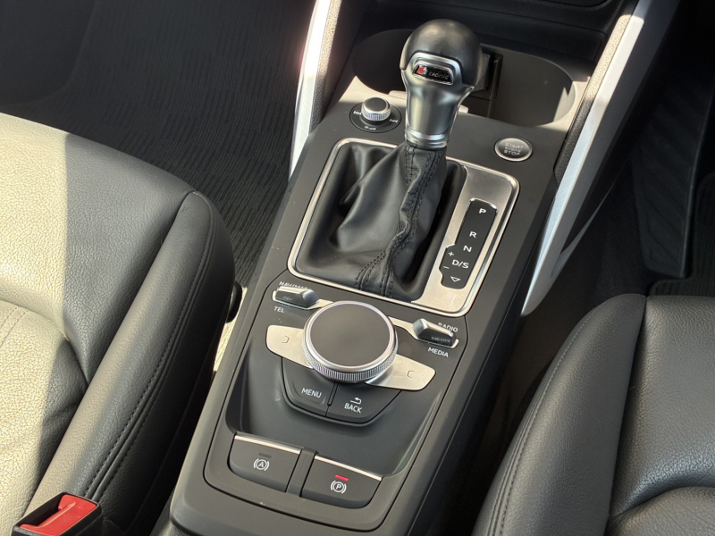 アウディ Q2 中古車