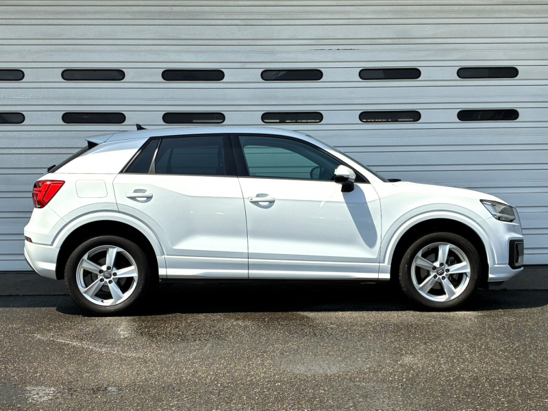 アウディ Q2 中古車