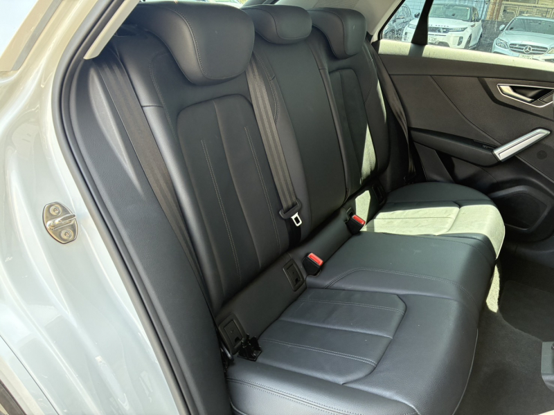 アウディ Q2 中古車