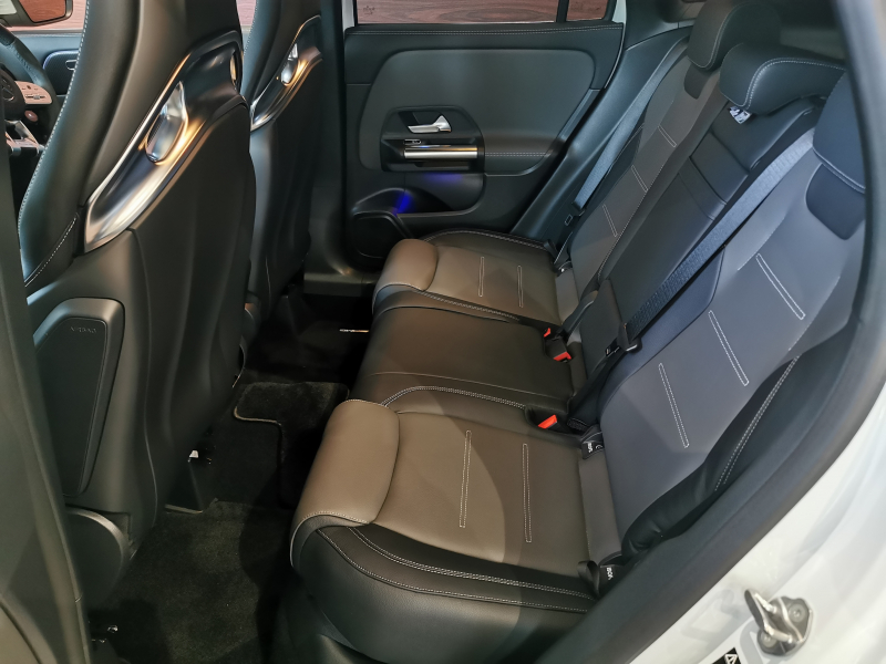 メルセデスベンツ GLA 中古車