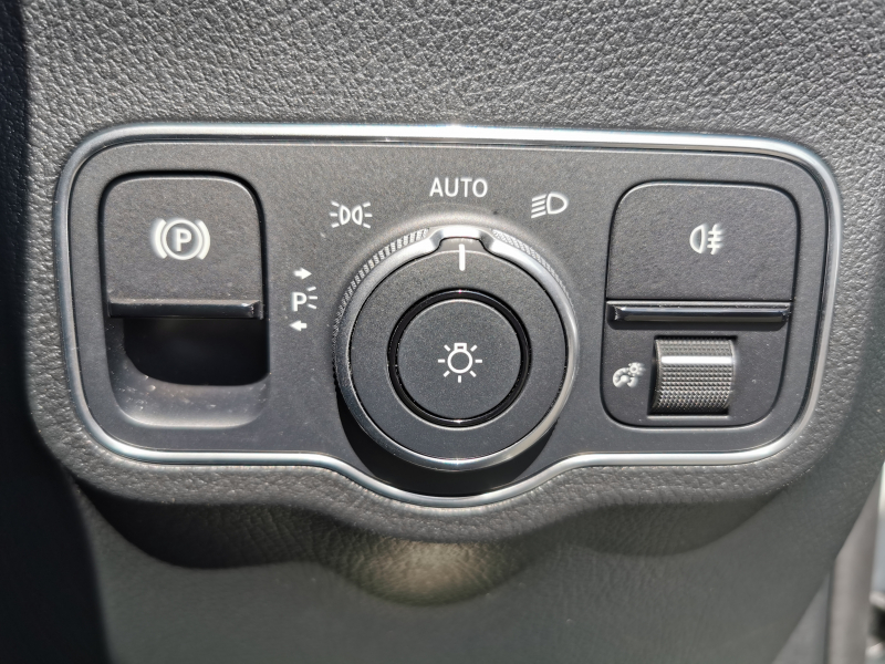 メルセデスベンツ GLA 中古車