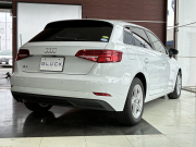 アウディ A3スポーツバック 中古車