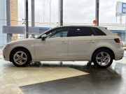 アウディ A3スポーツバック 中古車