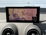 アウディ Q2 中古車