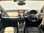 アウディ Q2 中古車