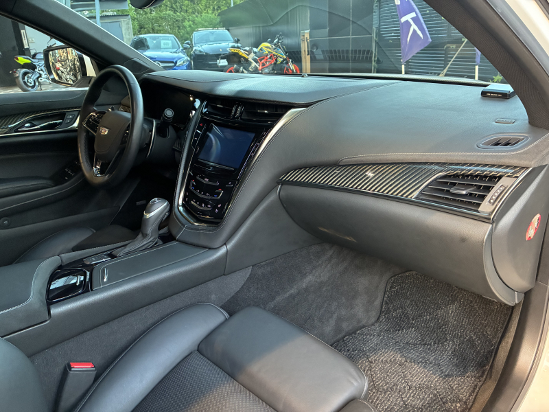 キャデラック CTS 中古車