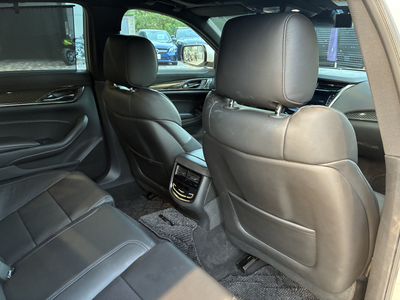 キャデラック CTS 中古車