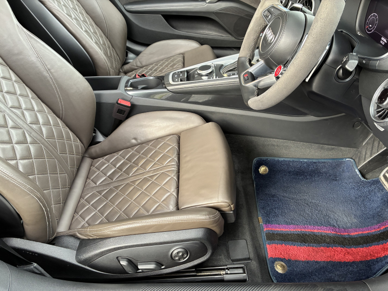 アウディ TT RS ロードスター 中古車