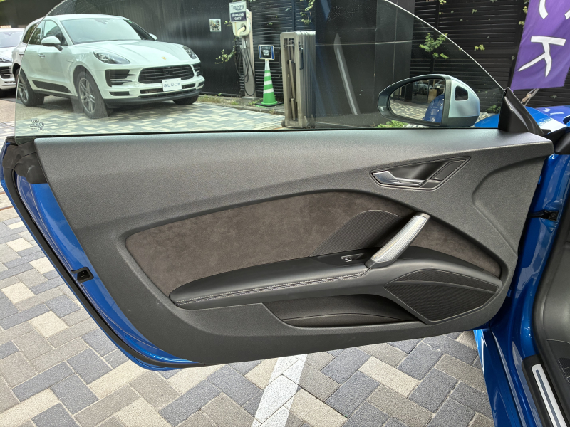 アウディ TT RS ロードスター 中古車