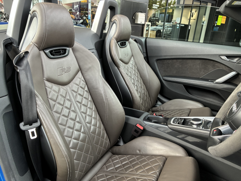 アウディ TT RS ロードスター 中古車