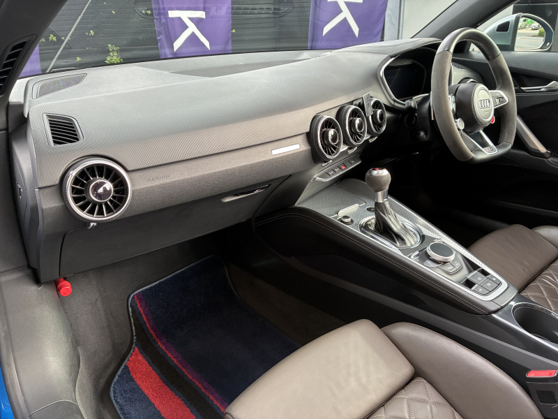 アウディ TT RS ロードスター 中古車