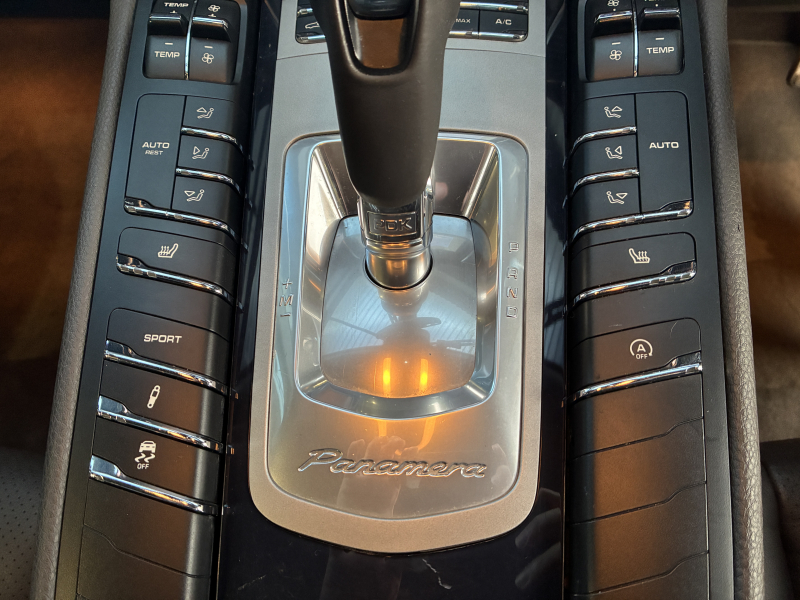 ポルシェ パナメーラ 中古車