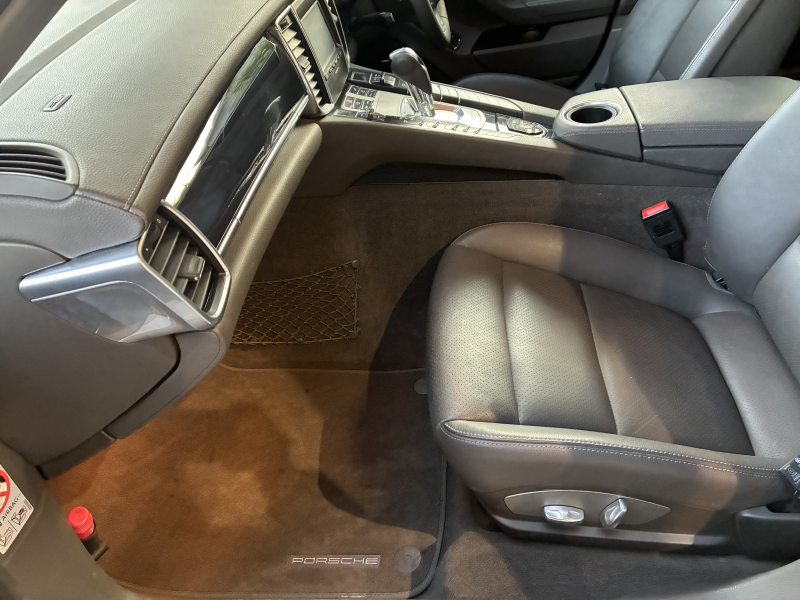 ポルシェ パナメーラ 中古車