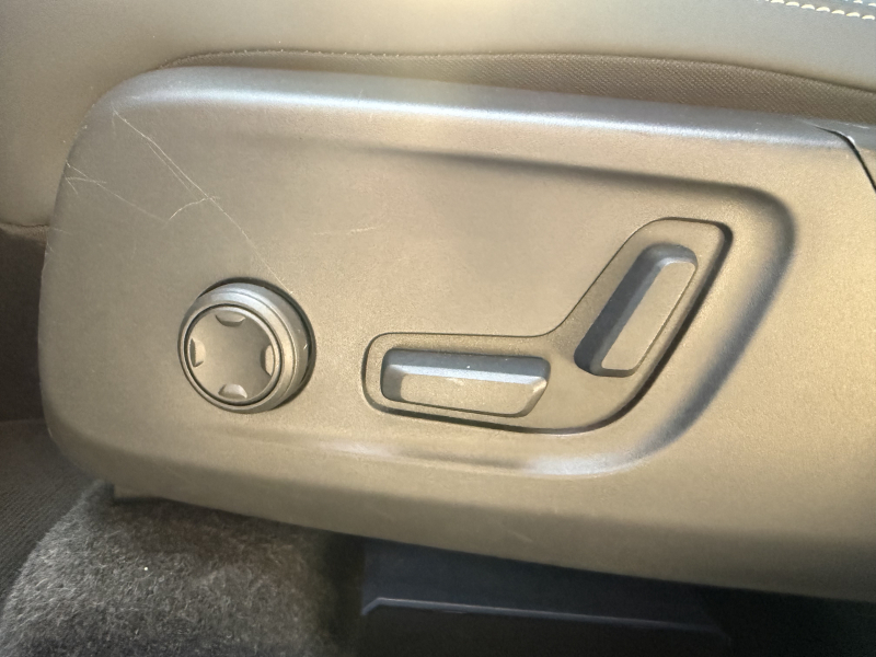 ボルボ XC40 中古車