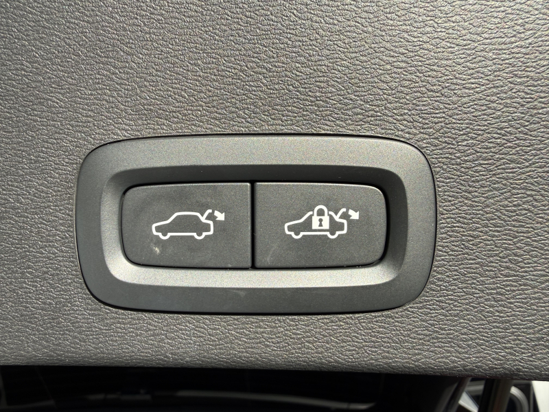 ボルボ XC40 中古車