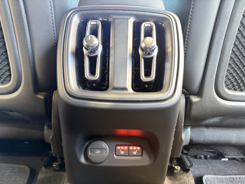 ボルボ XC40 中古車