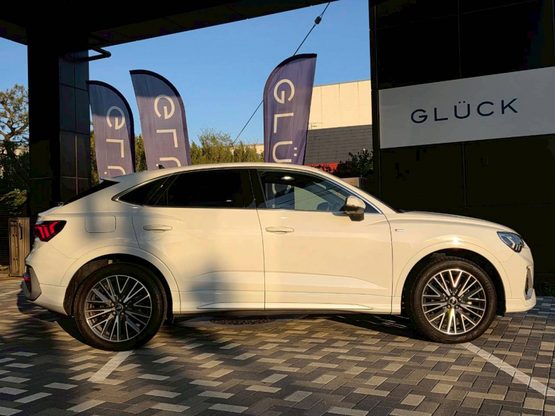 アウディ Q3 中古車