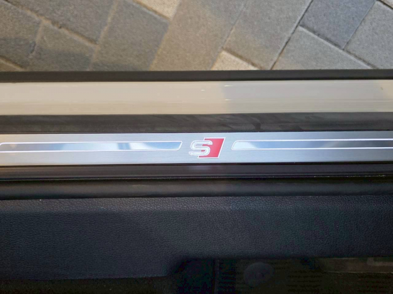 アウディ Q3 中古車