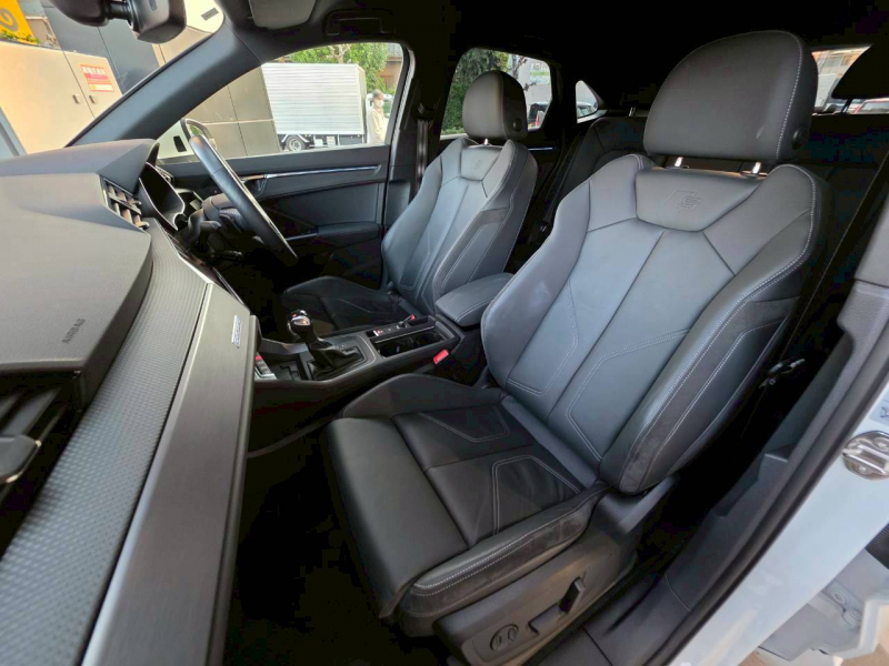 アウディ Q3 中古車