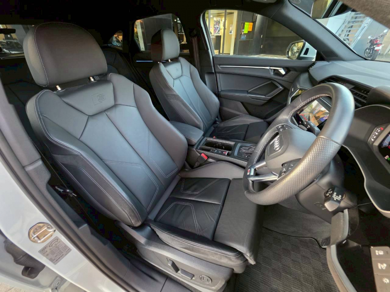 アウディ Q3 中古車