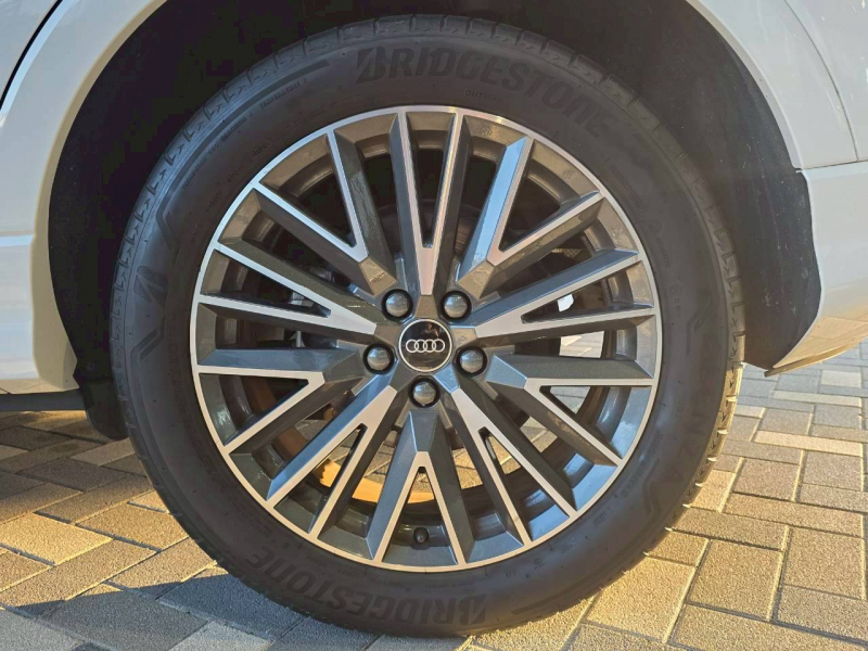 アウディ Q3 中古車