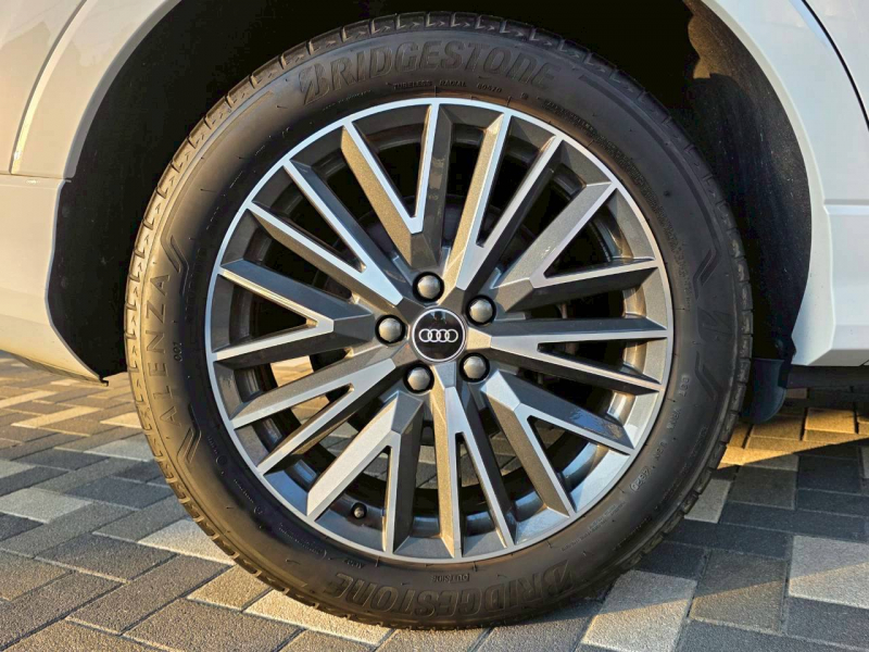 アウディ Q3 中古車