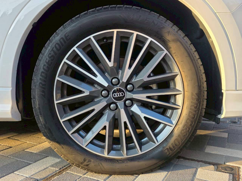 アウディ Q3 中古車