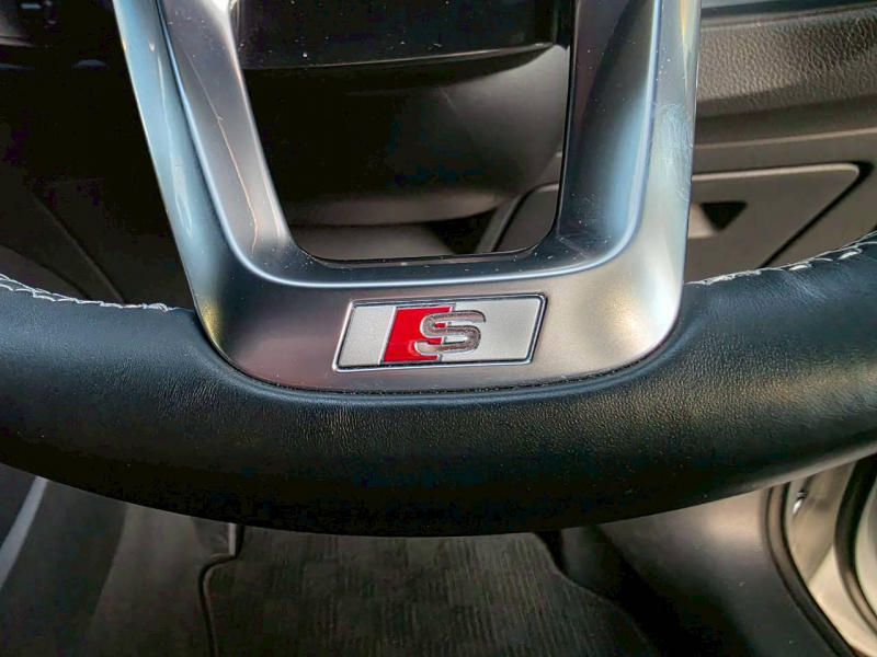 アウディ Q3 中古車