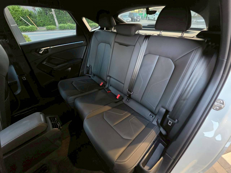 アウディ Q3 中古車