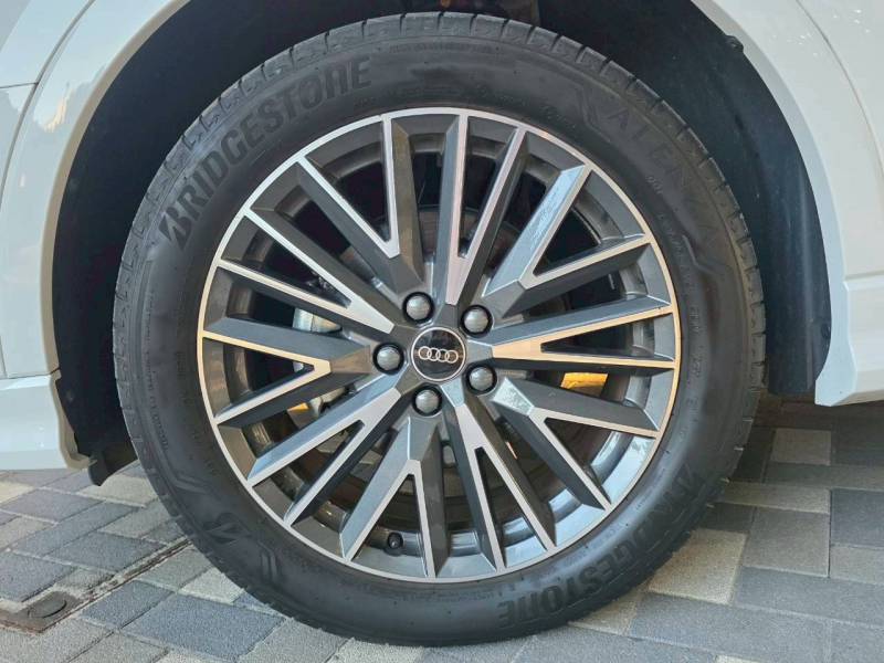 アウディ Q3 中古車