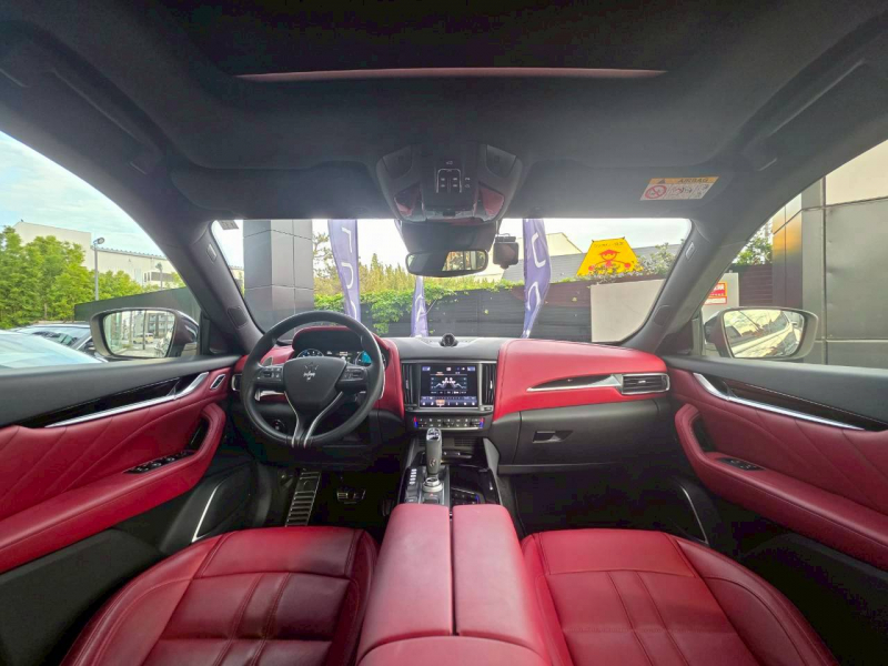 マセラティ レヴァンテ 中古車