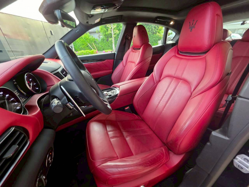 マセラティ レヴァンテ 中古車