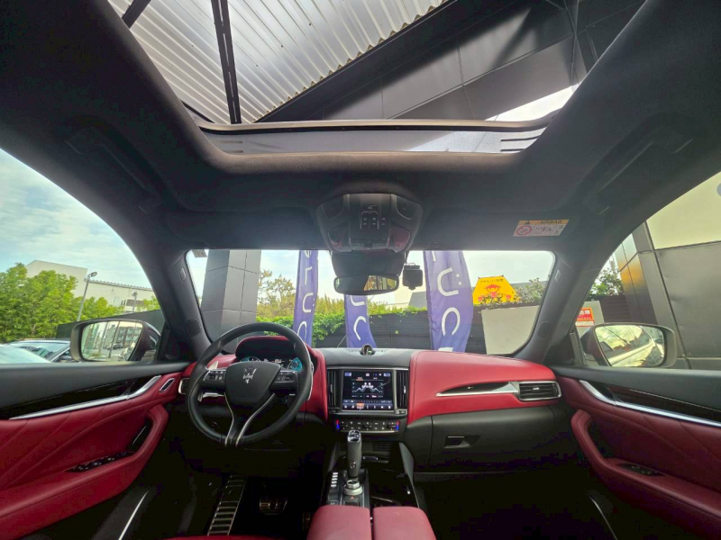 マセラティ レヴァンテ 中古車