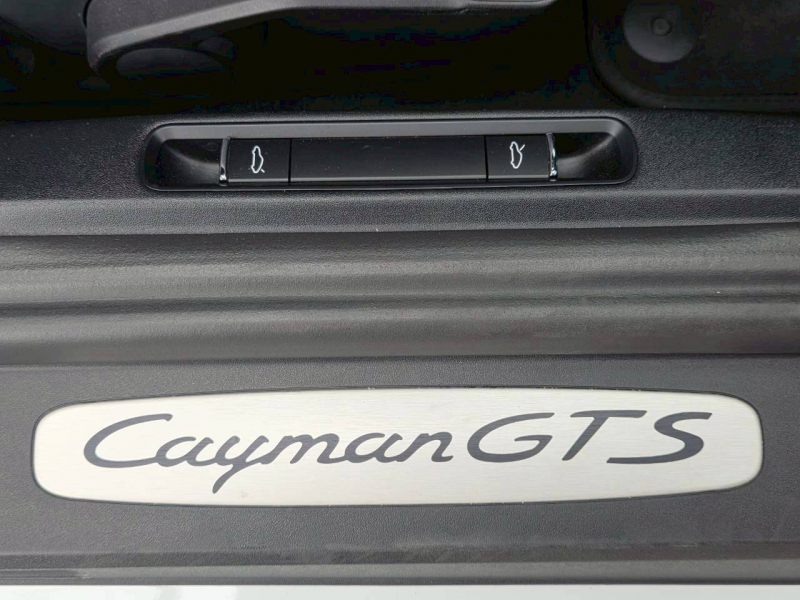 ポルシェ 718 ケイマン 中古車