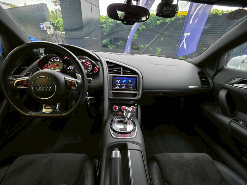アウディ R8 中古車