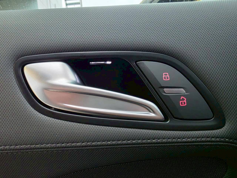 アウディ R8 中古車