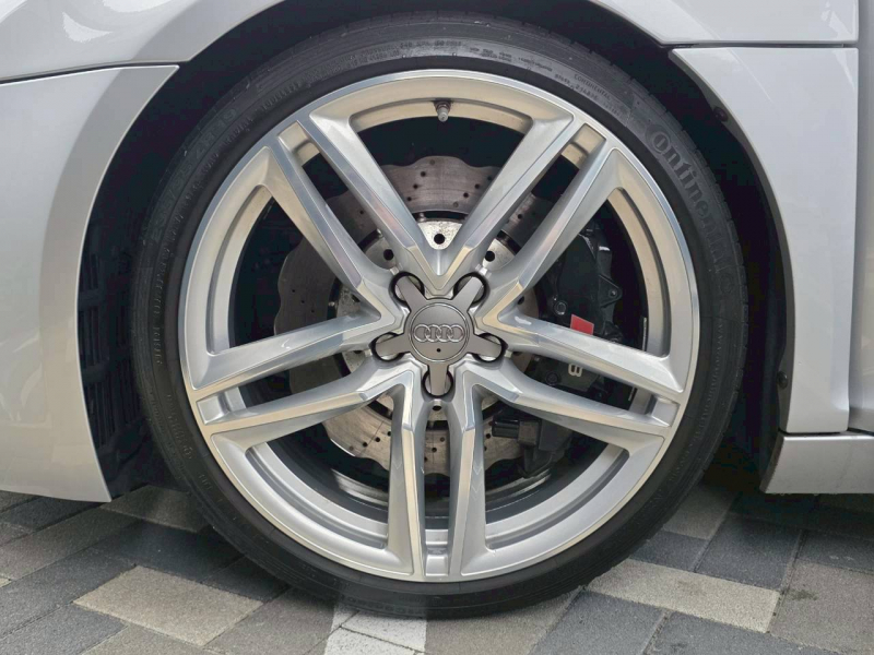 アウディ R8 中古車