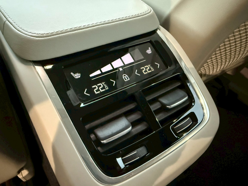ボルボ XC90 中古車
