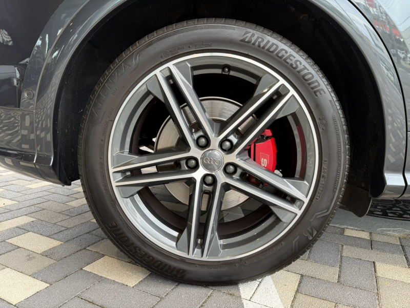アウディ SQ5 中古車