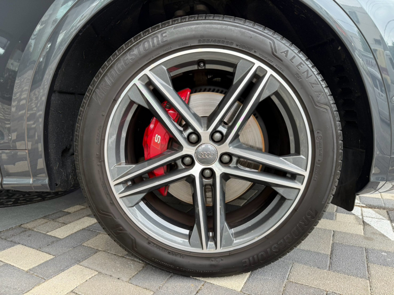 アウディ SQ5 中古車