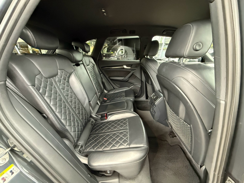アウディ SQ5 中古車