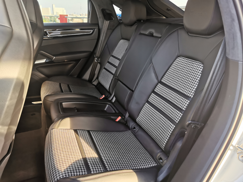 ポルシェ カイエンクーペ 中古車