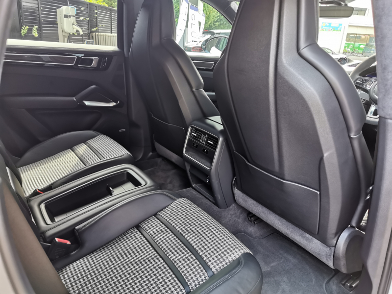 ポルシェ カイエンクーペ 中古車