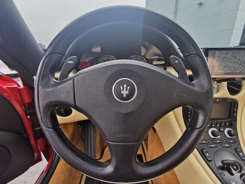 マセラティ スパイダー 中古車